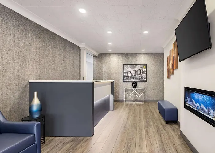 Super 8 By Wyndham Sarnia On