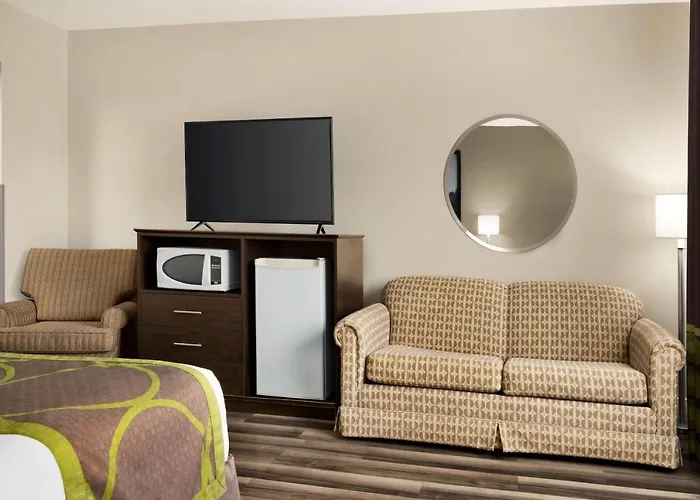 Super 8 By Wyndham Sarnia On