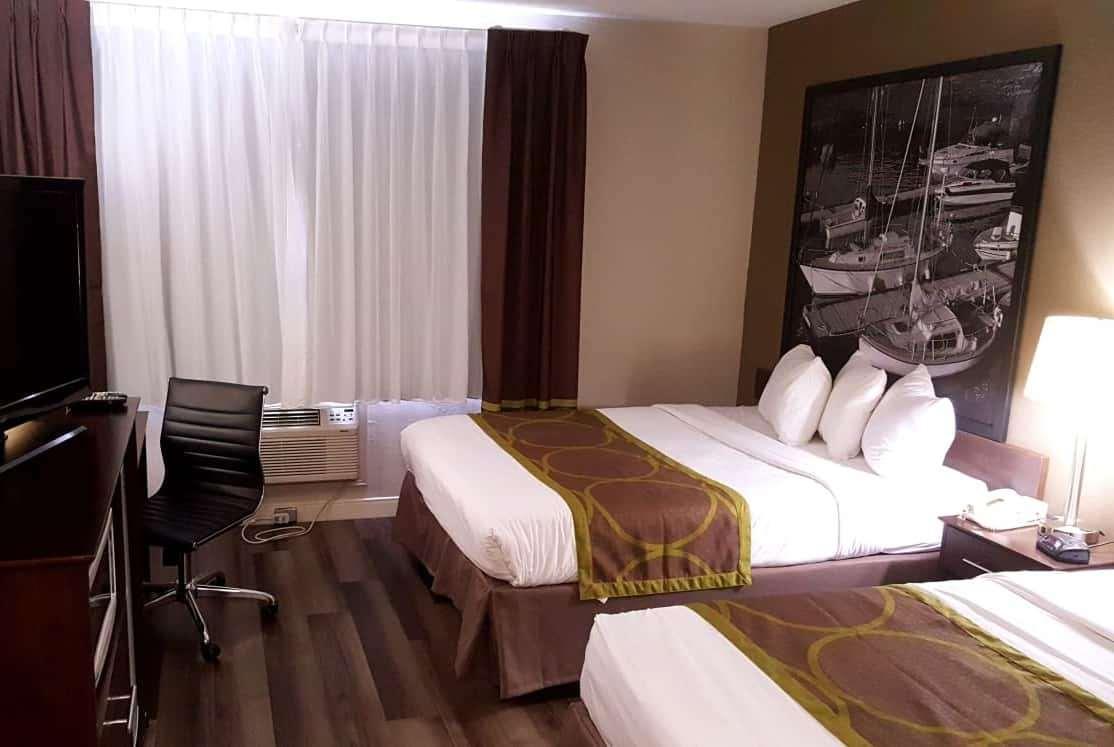 Hotel Super 8 By Wyndham On Sarnia