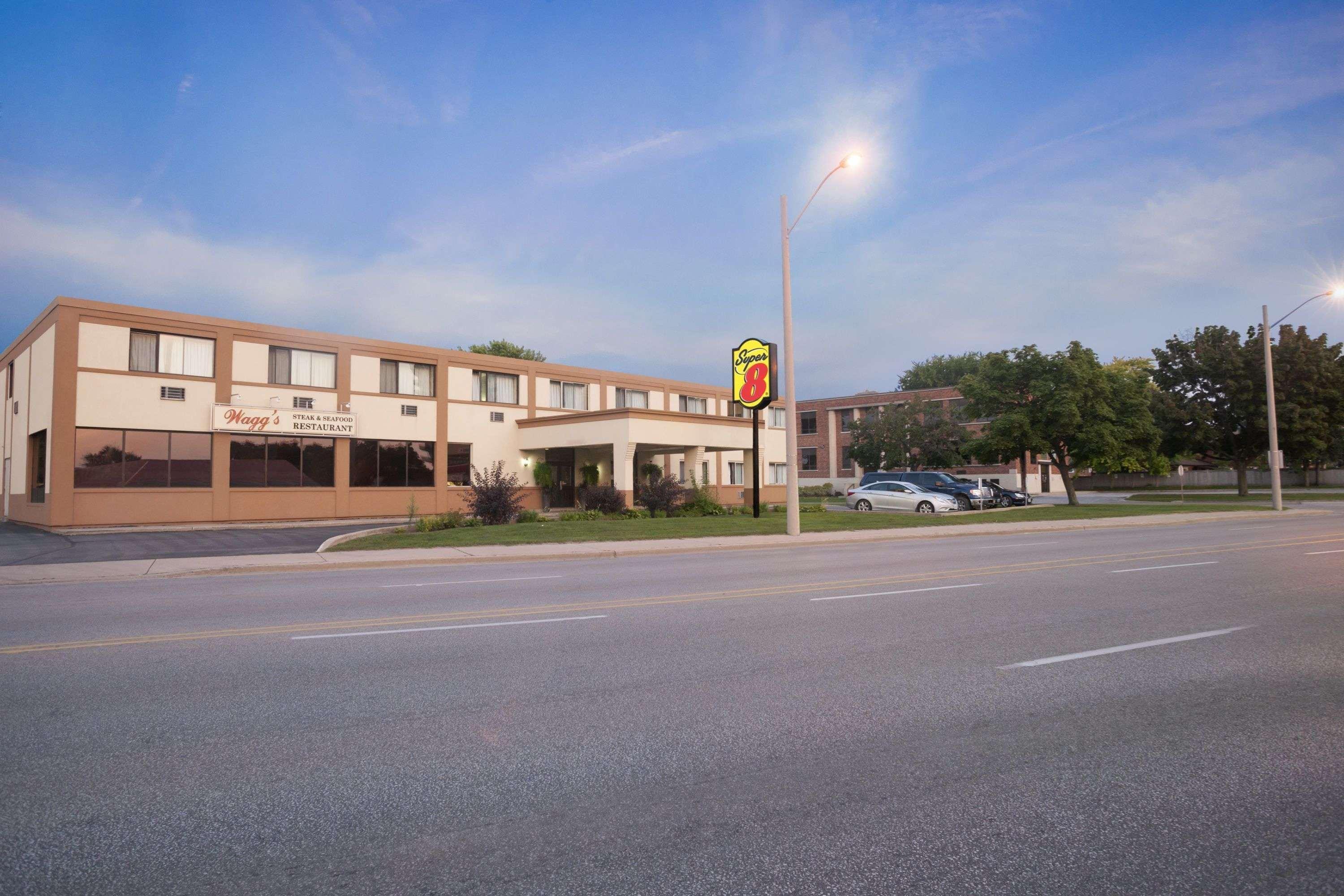 Super 8 By Wyndham On Hotel 2*