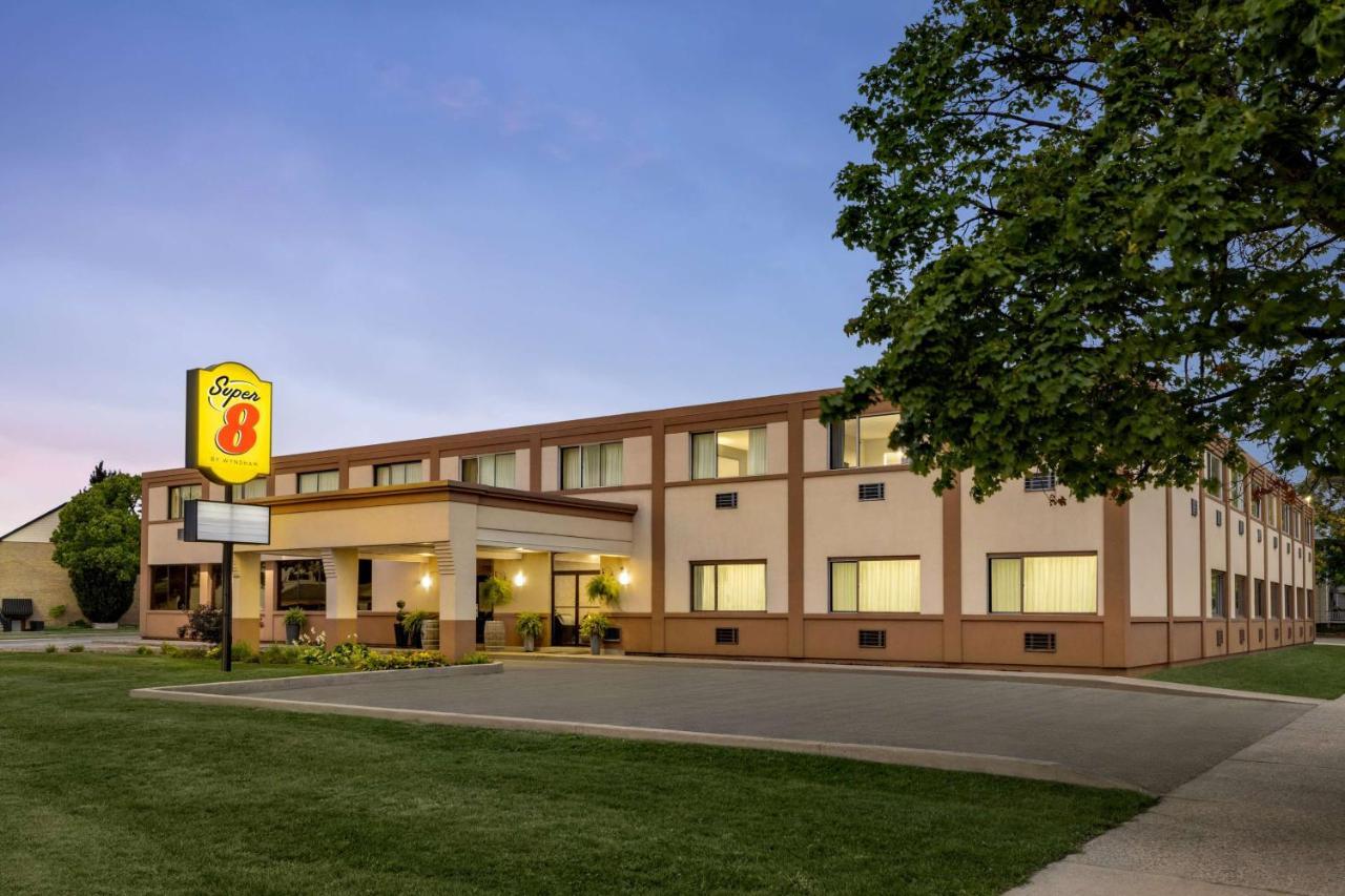 Hotel Super 8 By Wyndham On 2*