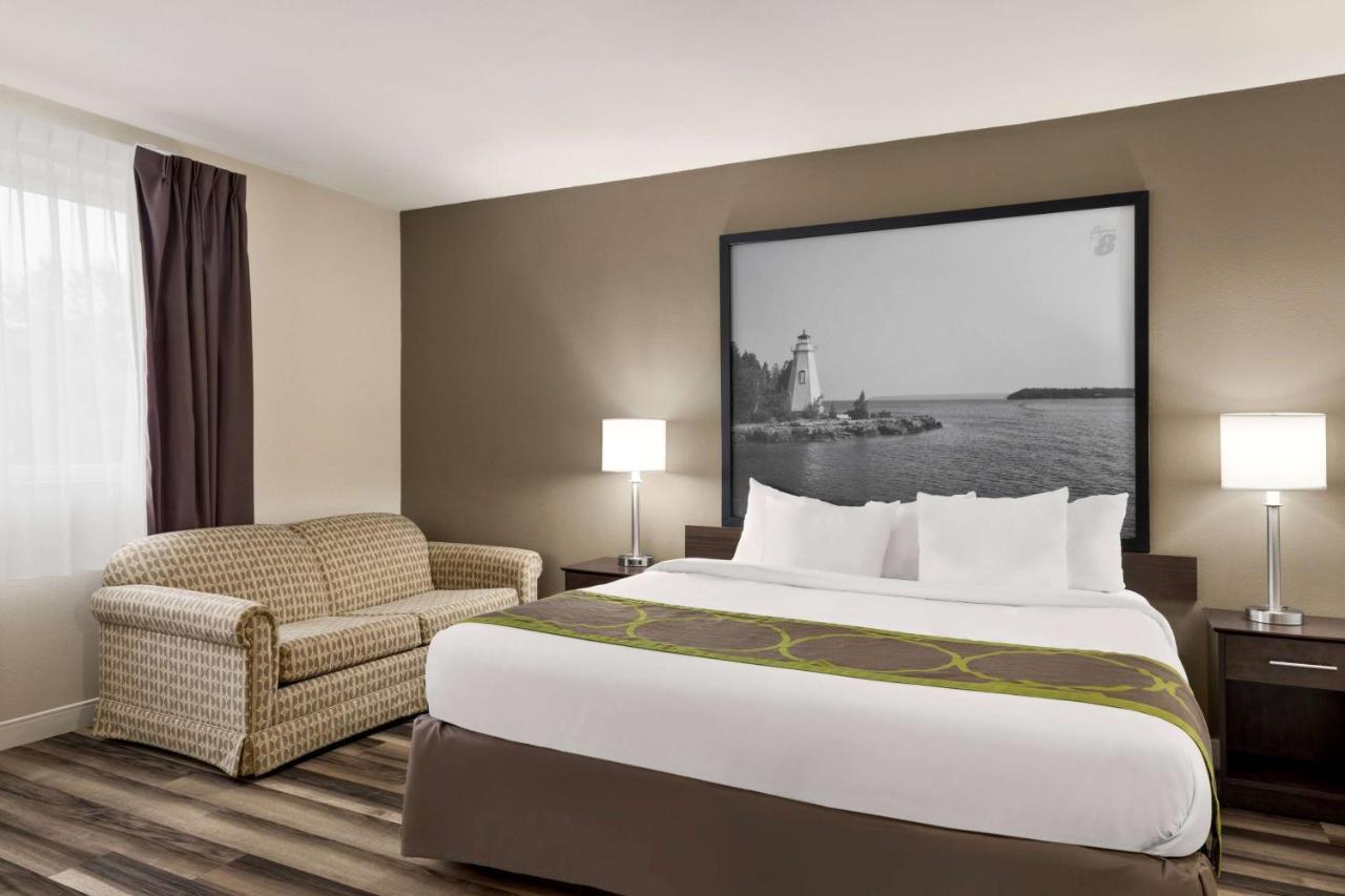 Hotel Super 8 By Wyndham On Sarnia