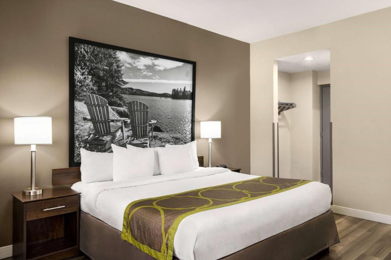 Super 8 By Wyndham On Hotel Sarnia