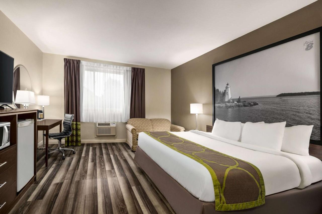 Super 8 By Wyndham On