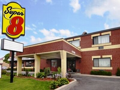 Super 8 By Wyndham On Hotel Sarnia