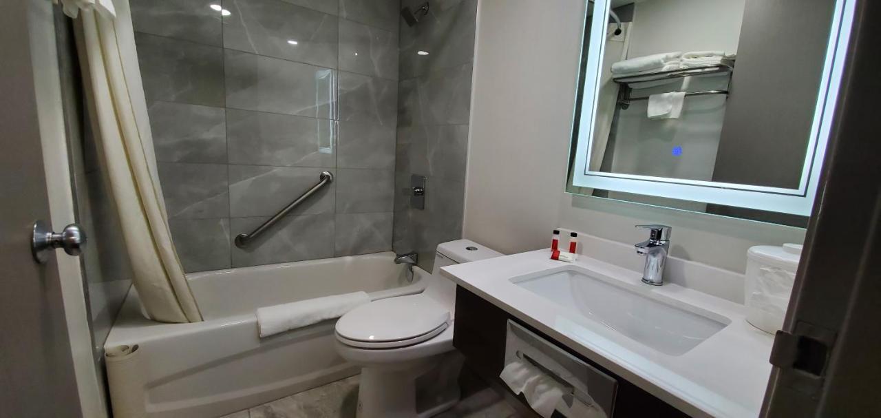 Super 8 By Wyndham On Hotel 2*