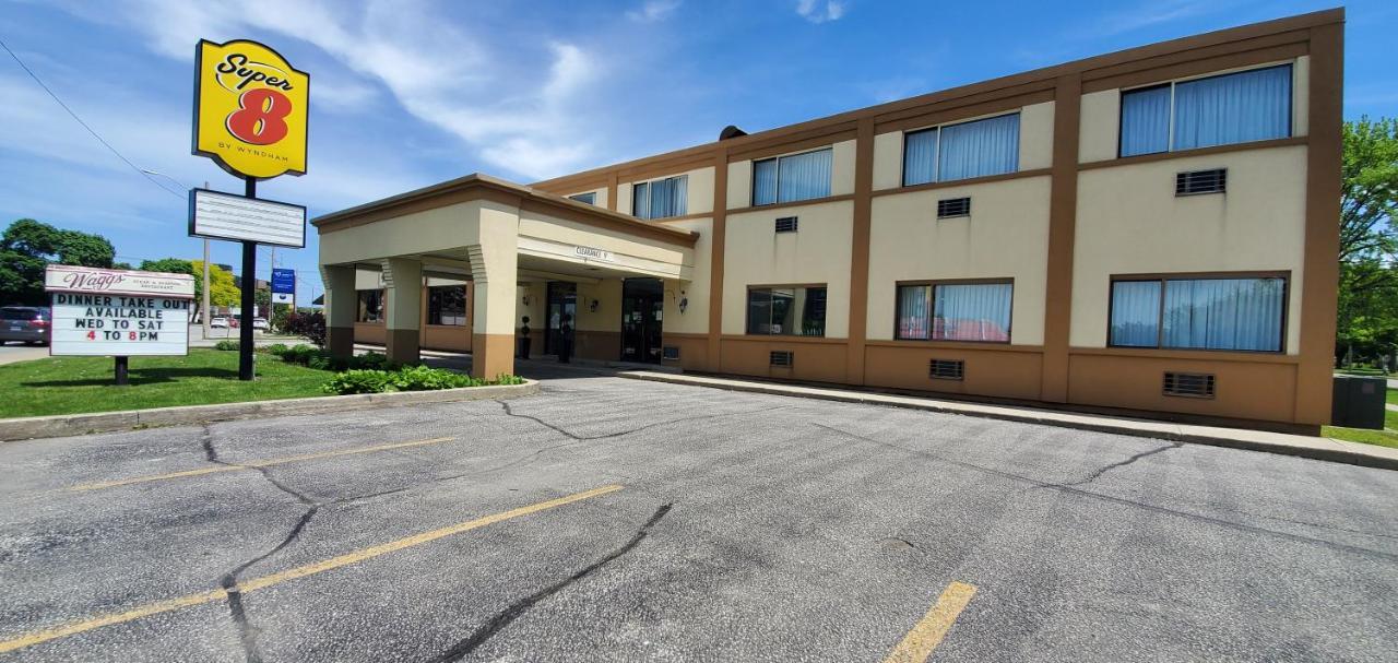 Super 8 By Wyndham On